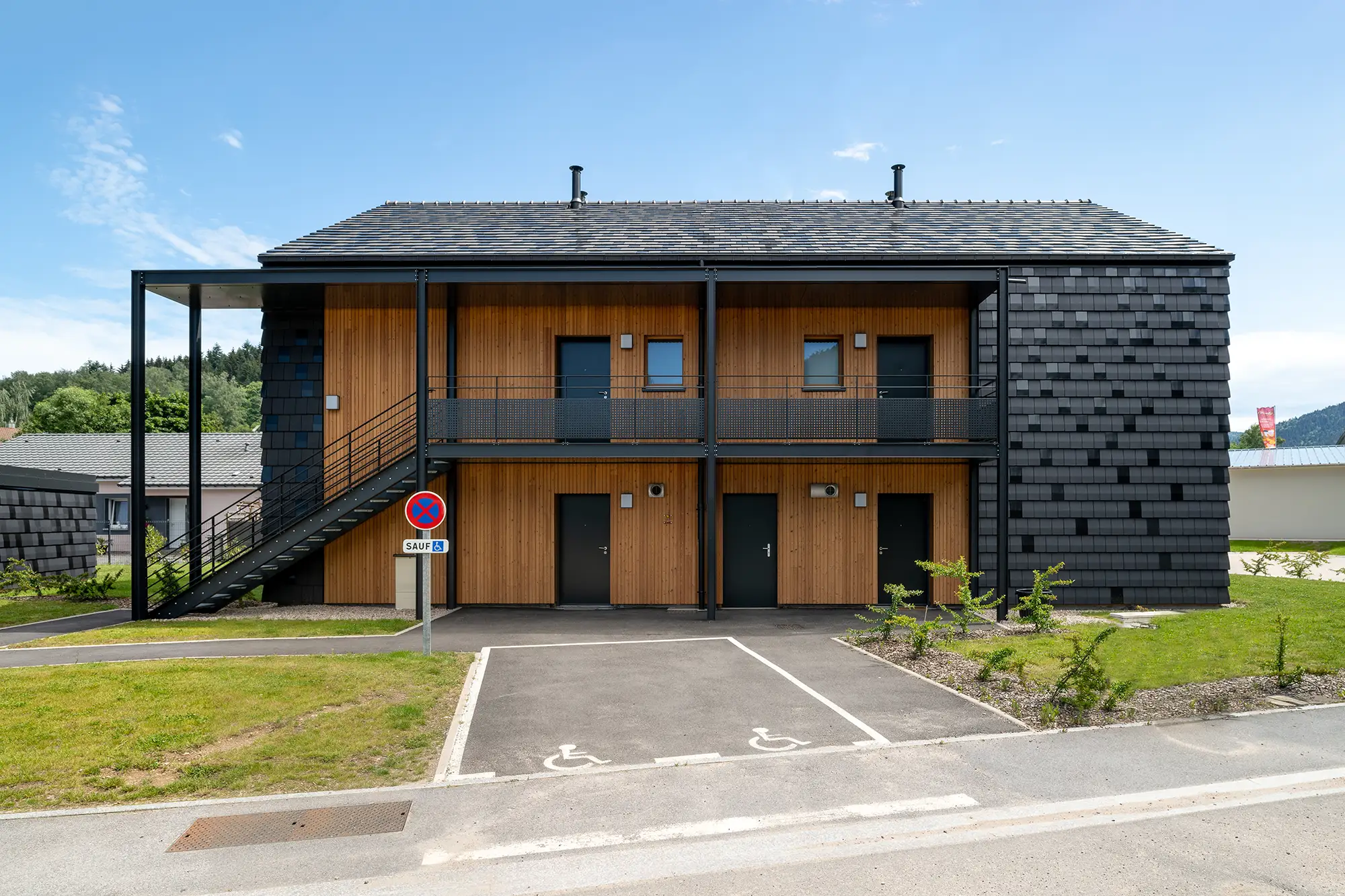 Photographie d'un bâtiment basse consommation dans les vosges