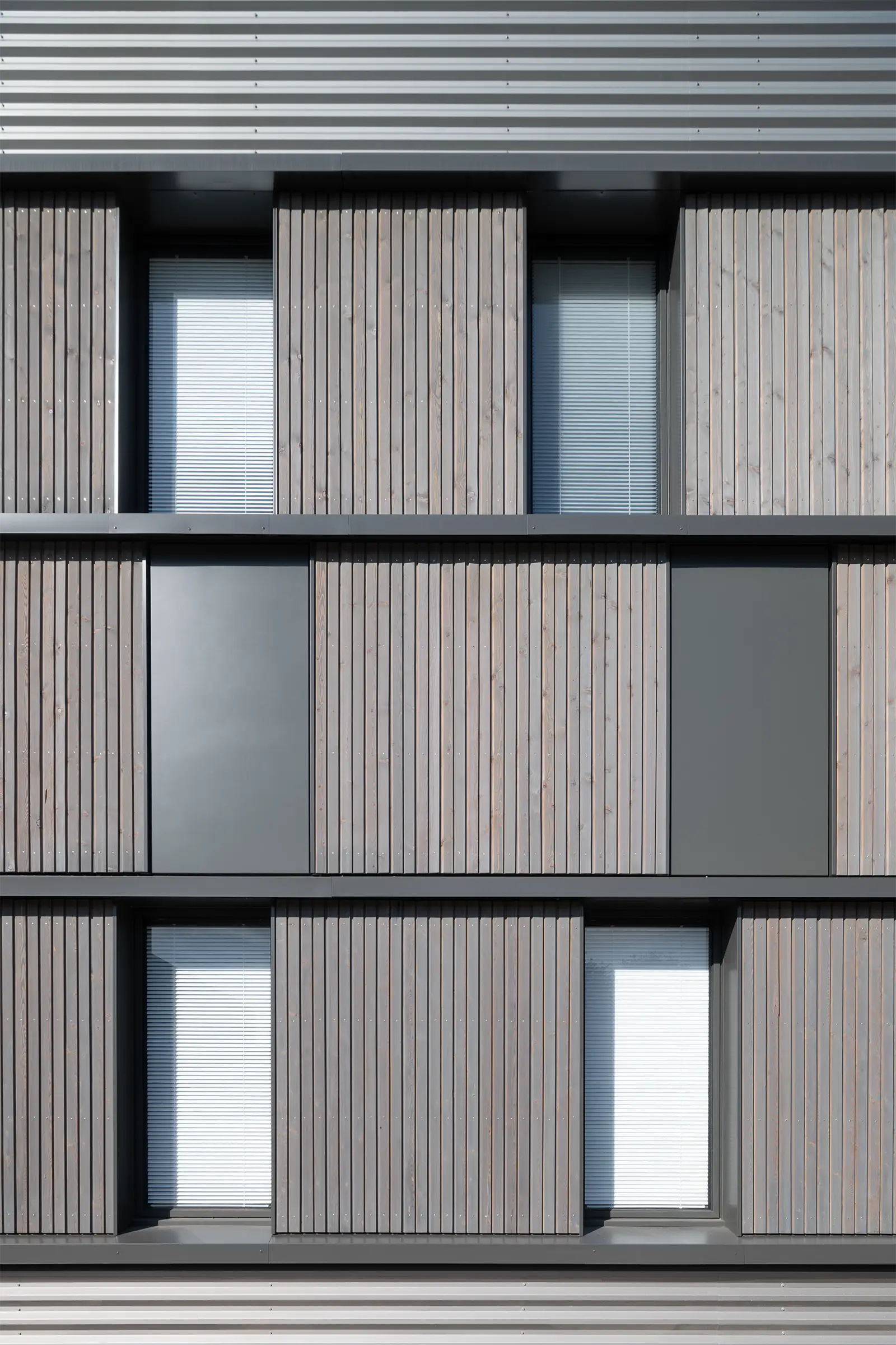 zoom de la façade de la poste de saint dié